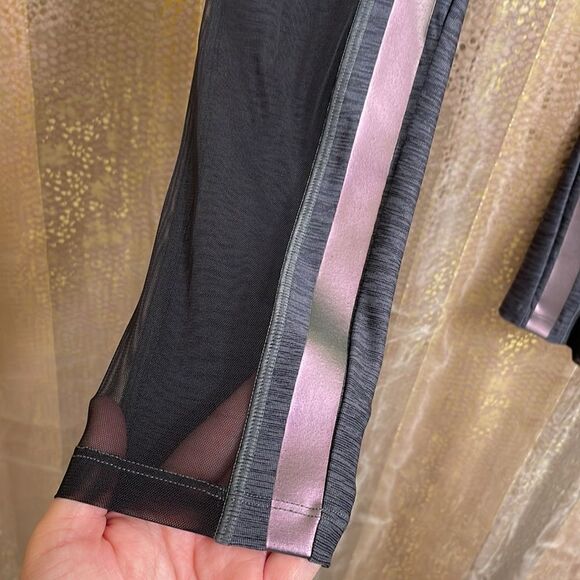 PINK Victorias Secret ultimate leggings, gray with color shifting stripes S NWOT - Picture 3 of 6